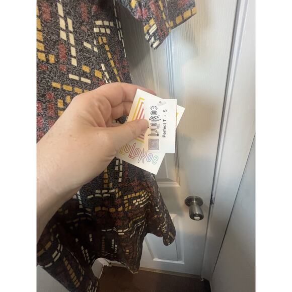 LuLaRoe Perfect T Size Small NWT Geometric Pattern Tunic Top Comfy Soft - Picture 2 of 8